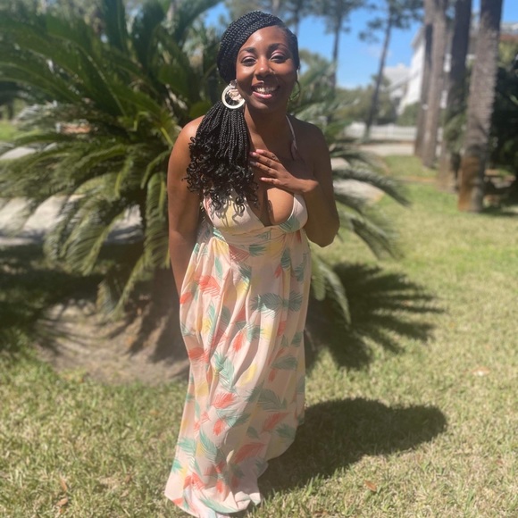 Meet your Posher, Whitney - Picture 2 of 2